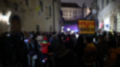 Kraków: protest przed kurią i mieszkaniem kard. Dziwisza