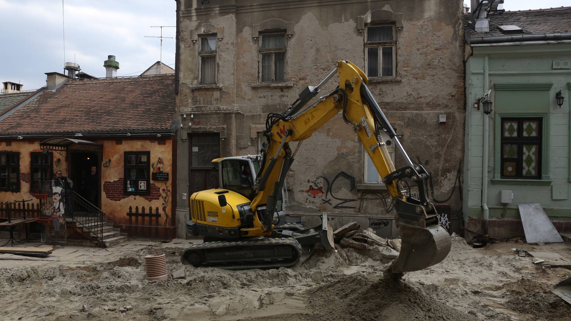 Tužne slike iz raskopane Skadarlije - ljudi se pitaju kako će posle rekonstrukcije izgledati poznata boemska ulica