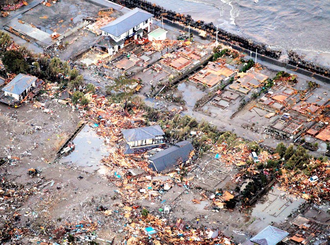 Zniszczone przez tsunami domy w mieście Iwaki