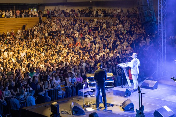 Saša Matić proslavio rođendan uz spektakl u Rijeci: Emocije, hitovi i publika koja je pevala uglas