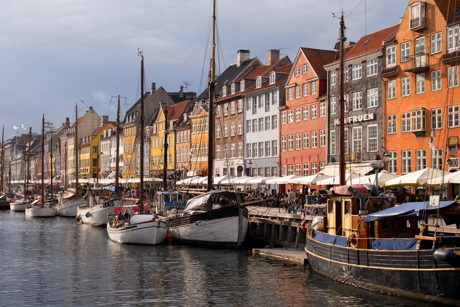 9. Dania – Skandynawia znana jest z wysokich standardów życia. Dania jest jednak najmniej zamożny z krajów tego regionu. Zajęła za to 5. miejsce w kategorii bezpieczeństwa.