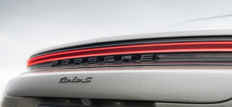 Setka w 2,9 s i drzemka na pokładzie. Nowe Porsche łączy dwa światy