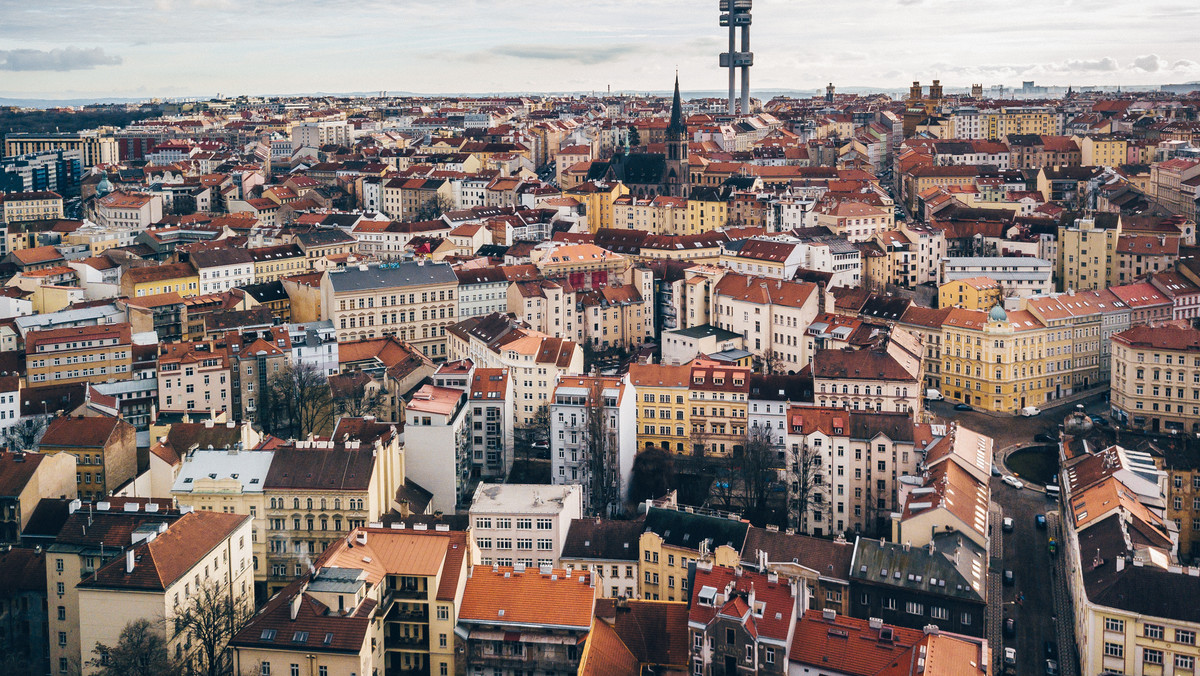 54-letni mężczyzna dziś po południu oblał się płynem łatwopalnym i podpalił w centrum Pragi na placu Wacława – poinformowała agencja CTK. Przechodzący obok ludzie ugasili płomienie, mężczyzna trafił do szpitala. Jest w stanie śpiączki farmakologicznej.