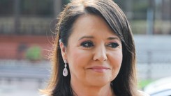 Danuta Holecka sama się maluje i czesze. Nie ufa ludziom z TV Republika