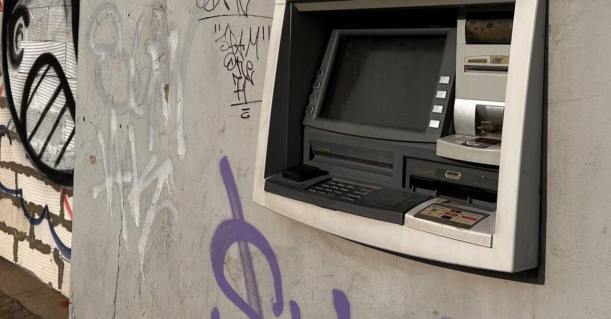 Rewolucja przy bankomatach. Gotówkę dostaniesz bez karty