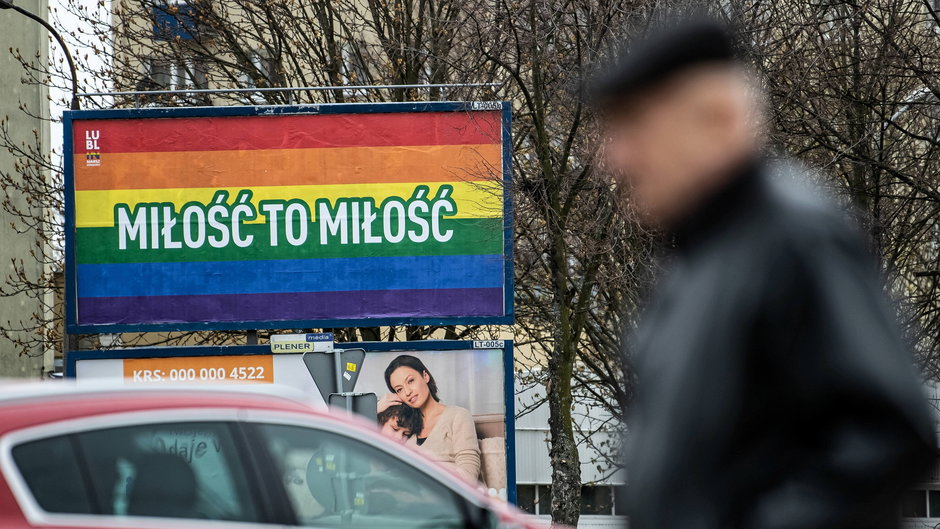 Banner, który pojawił się w Świdniku niedługo po przyjęciu w tym mieście tzw uchwały anty-LGBT