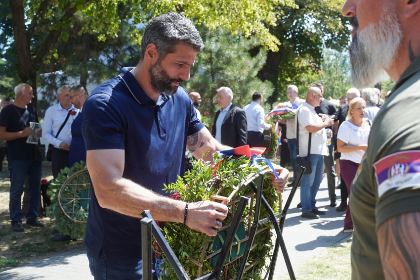 Gradonačelnik Šapić prisustvovao parastosu i položio venac u znak sećanja na žrtve "Oluje"