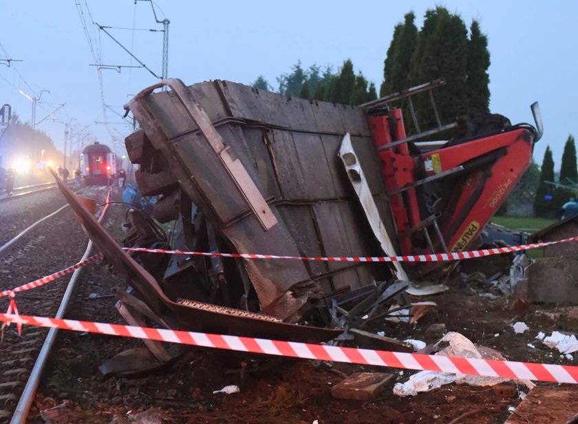 Wypadek pociągu z tirem