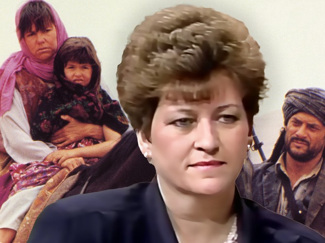 Udala se za doktora iz Irana, on je odveo u Teheran i zarobio, o raspletu snimljen film