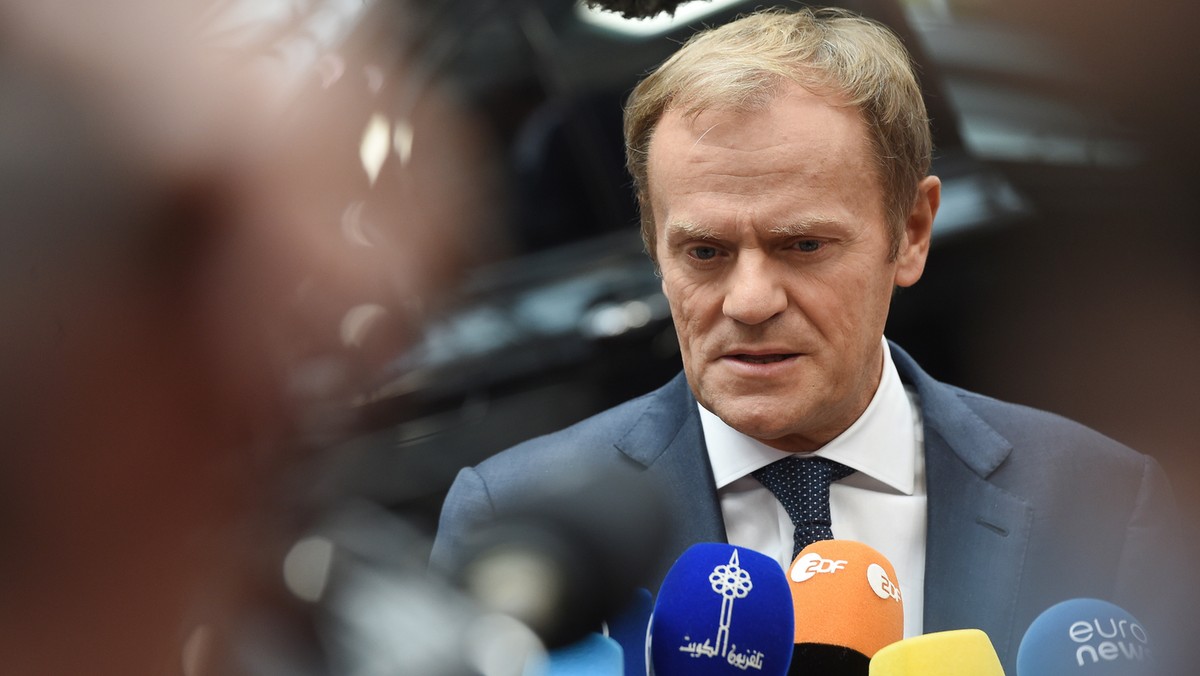 Szef Rady europejskiej Donald Tusk poinformował po pierwszym dniu szczytu UE, że przywódcy w grudniu zajmą się konkretnymi propozycjami ws. pomocy krajom obciążonym napływem uchodźców. Zastrzegł, że nie będzie solidarności a la carte.