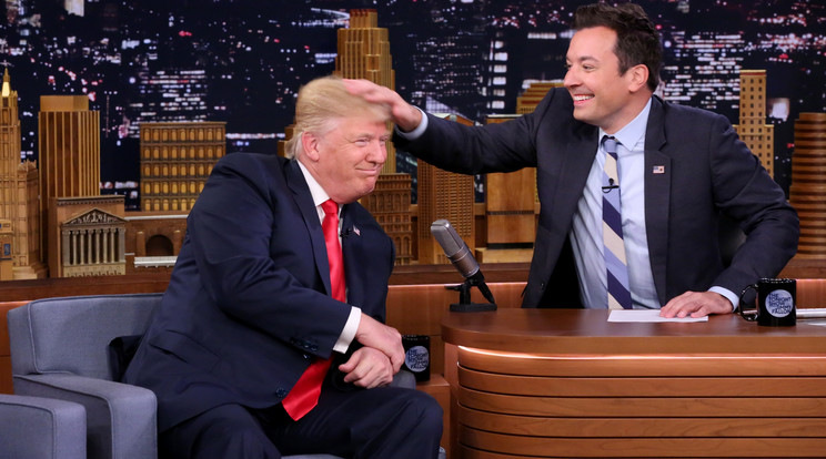 Donald Trump mosolyogva tűrte Jimmy Fallon akcióját / Fotó: AFP