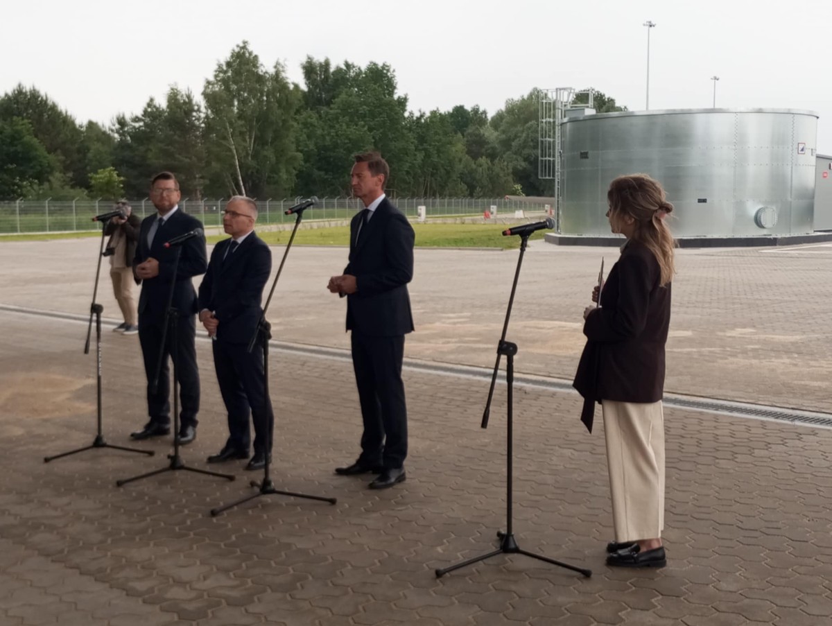 "Repolonizacja w realu". Terminal offshore w Świnoujściu już działa