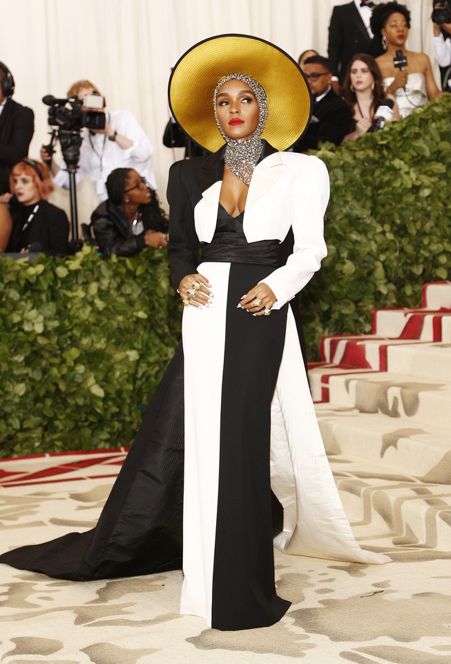 epa06718074 - USA MET GALA RED CARPET (2018 Metropolitan Museum of Art Costume Institute Benefit - Red Carpet)