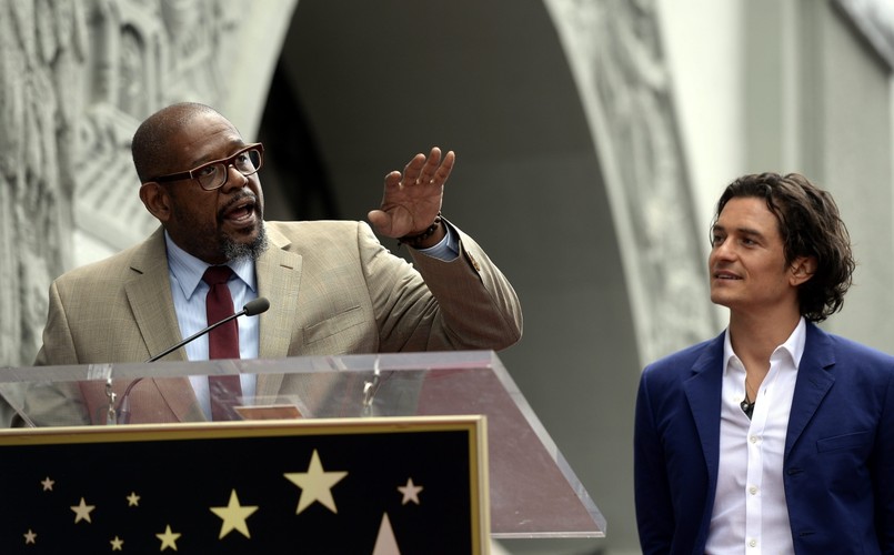 Orlando Bloom i Forest Whitaker podczas ceremonii w Alei Sław w Hollywood