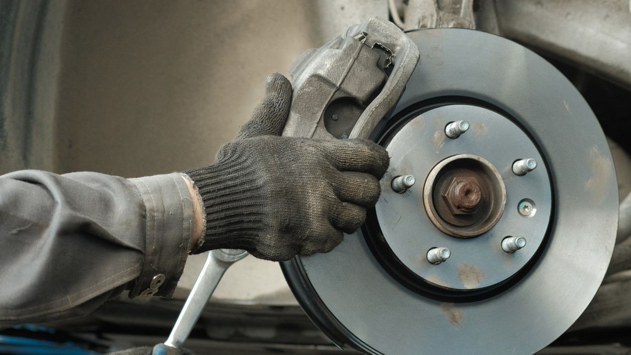 Prečo brzdy pískajú a kedy je to vážny problém. 