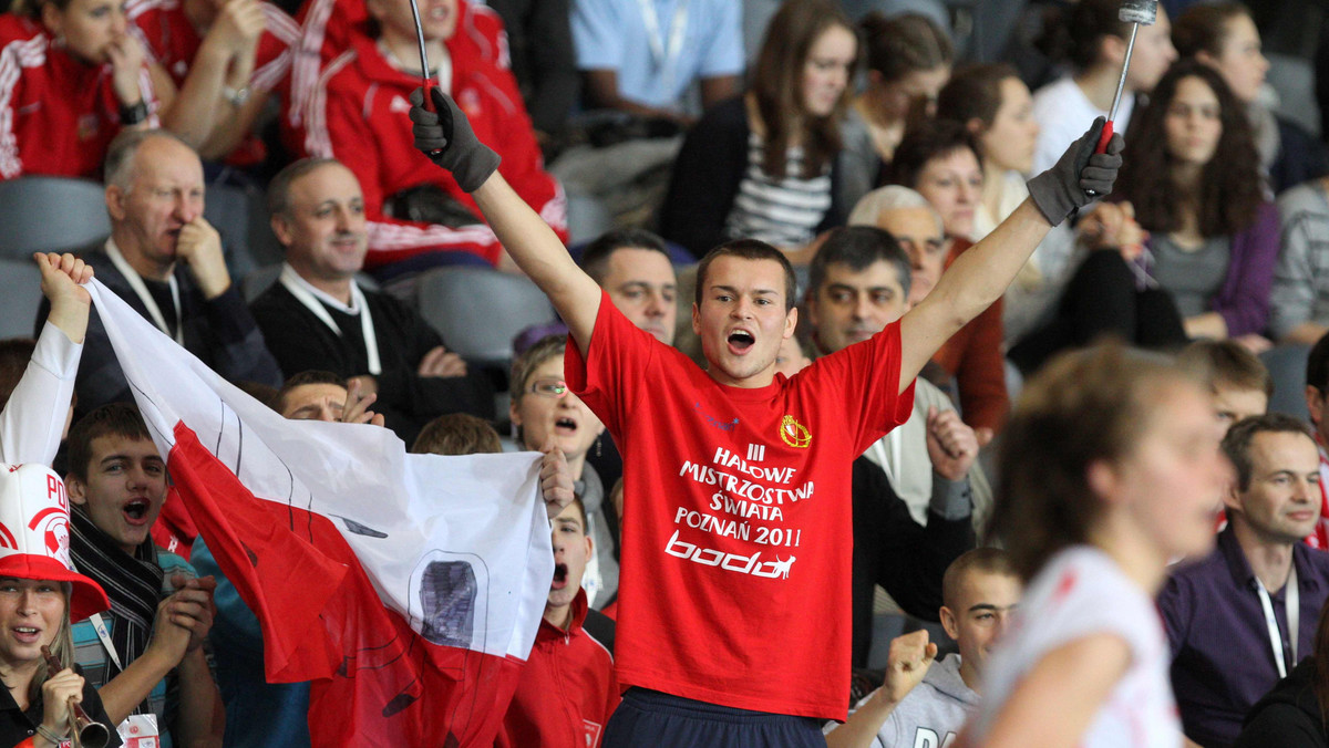 W finałowym meczu Halowych Mistrzostw Świata rozgrywanych w Poznaniu polscy hokeiści na trawie po dogrywce ulegli Niemcom 2:3 (2:1, 2:2). To trzecia porażka Biało-Czerwonych z tym rywalem w historii spotkań finałowych.