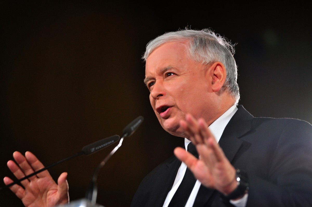Prezes PiS Jarosław Kaczyński przemawia podczas konwencji wyborczej Prawa i Sprawiedliwości w Starej Filharmonii w Szczecinie, PAP/Marcin Bielecki