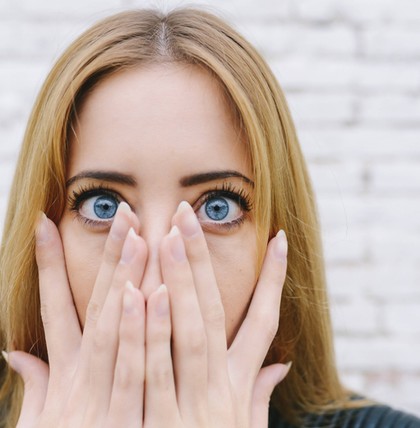 Je nach Sternzeichen gibt es ganz typische Ängste, die einem das Leben manchmal schwer machen können.