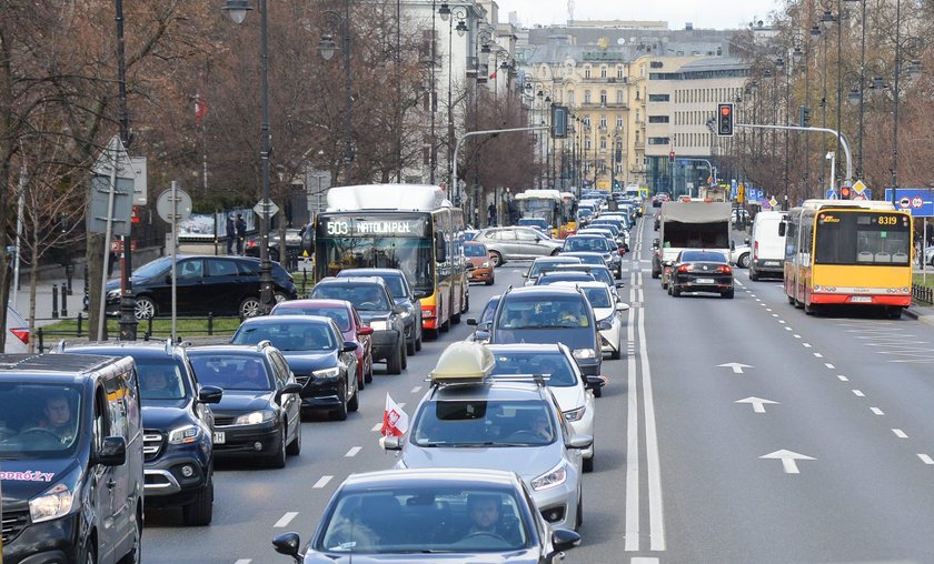 Koronawirus w Polsce: strajk samochodowy w Warszawie