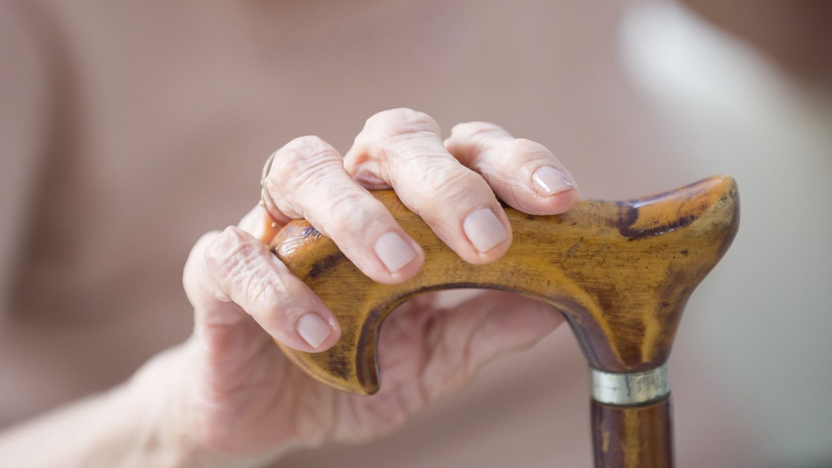 Darmowy przejazd taksówką mogą zamówić już nie seniorzy powyżej 70. roku życia, a powyżej 80. Z początkiem nowego roku weszły zmiany w miejskim programie. Z bezpłatnego przejazdu mogą skorzystać młodsze osoby, ale tylko z widoczną niepełnosprawnością. Sami zainteresowani nowymi zasadami są zaskoczeni i rozczarowani.