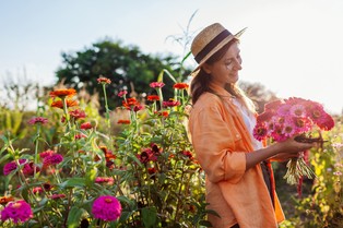 Kwiaty od kuriera. Walentynki 2025 wyznaczają nowy romantyczny trend w relacjach?
