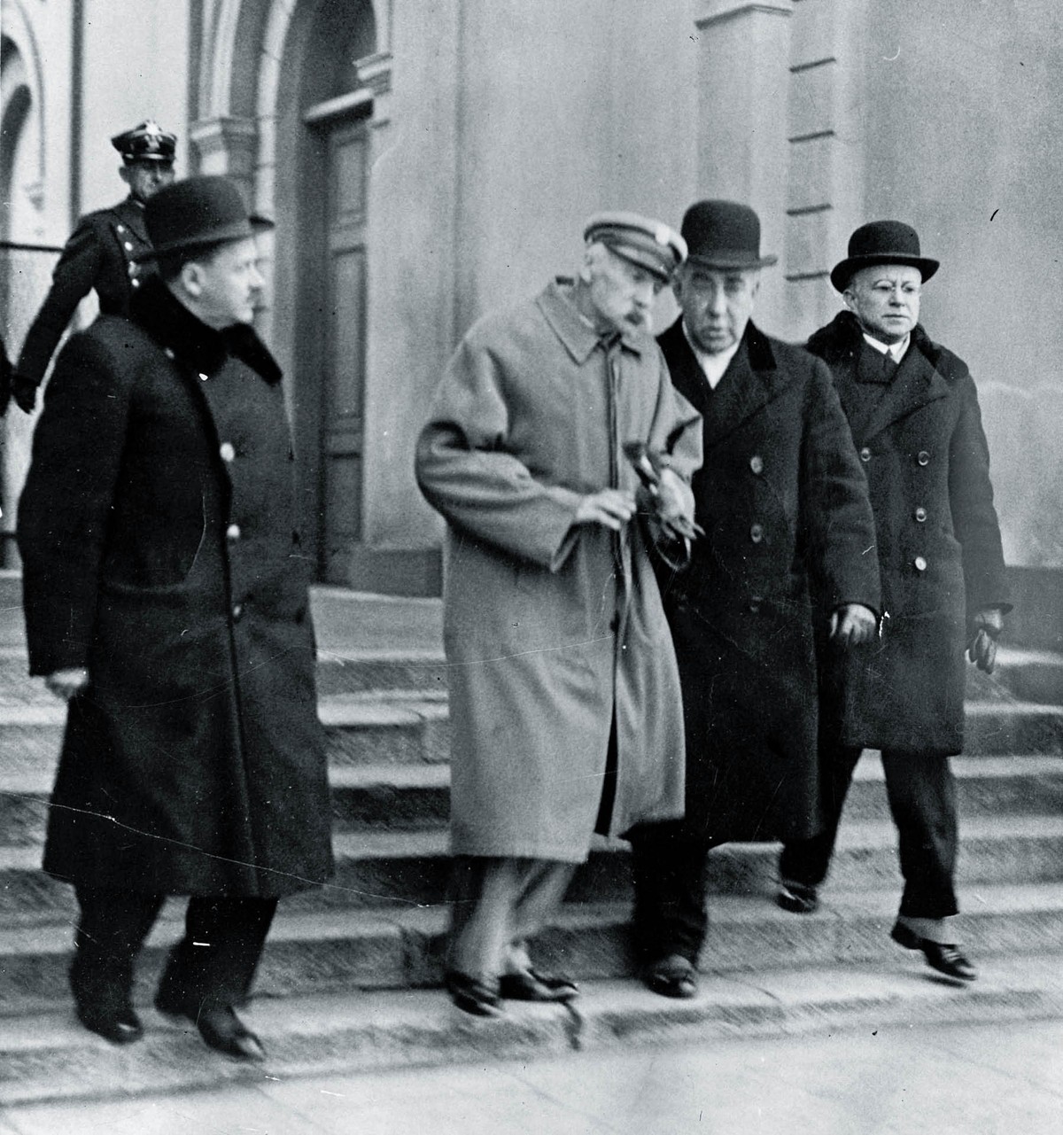 Schorowany Józef Piłsudski po powrocie z Wilna do Warszawy. 20 marca 1935 r.