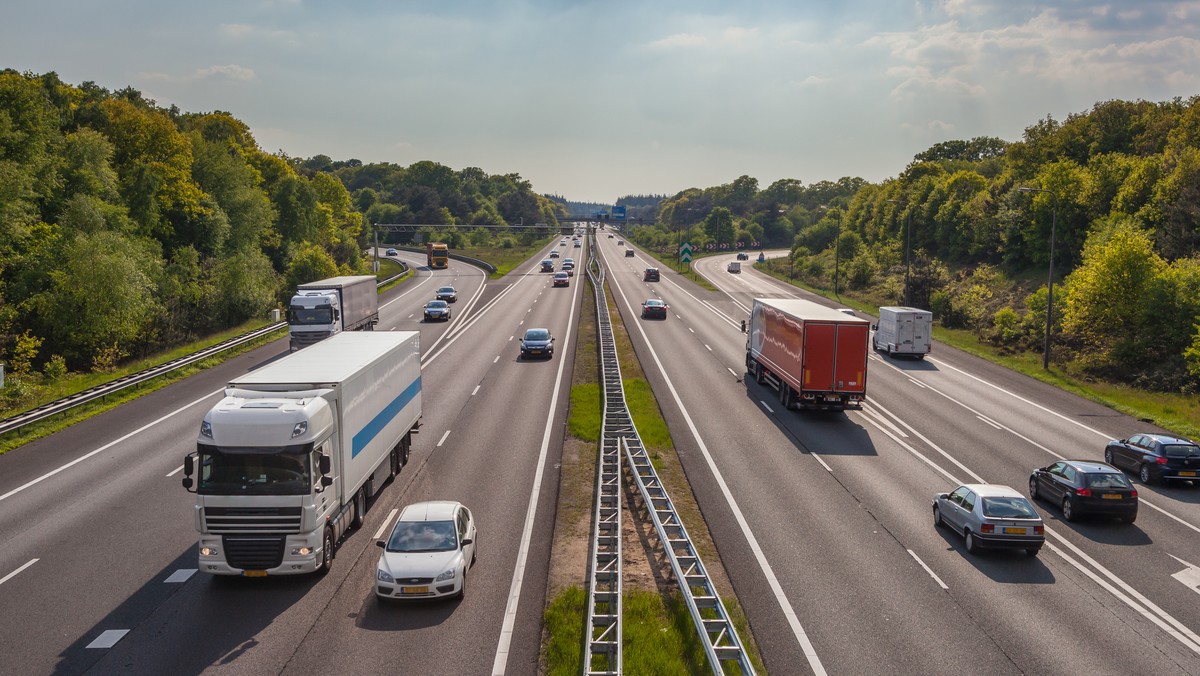 Na autostradzie A1 w okolicach miejscowości Pikutkowo k. Włocławka (Kujawsko-Pomorskie) doszło do pożaru tira.