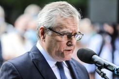 Rekompensaty dla artystów wstrzymane. Co dalej? Gliński: Wstępne decyzje podejmiemy jeszcze dziś