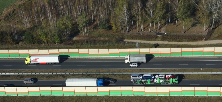 Zakaz wyprzedzania dla samochodów ciężarowych na autostradzie A2. Nie będzie wypadków?