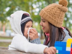 Czyścić jak najczęściej! Lekarz wyjaśnia, dlaczego higiena nosa jest superważna dla zdrowia dziecka