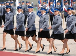 Rząd każe dłużej pracować mundurowym. Oto plan