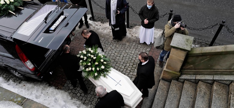 Pogrzeb zamordowanej 13-letniej Patrycji z Bytomia. "Zawsze towarzyszył nam twój uśmiech"