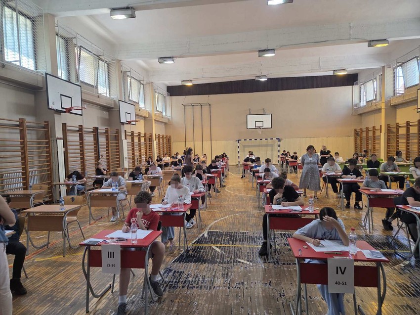 Mali maturanti dana su polagali test iz matematike