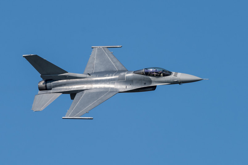 Samolot F-16.