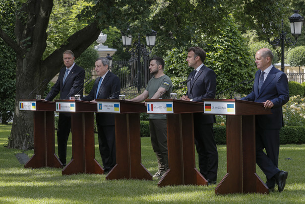 Klaus Iohannis, Mario Draghi, Wołodymyr Zełenski, Emmanuel Macron i Olaf Scholz