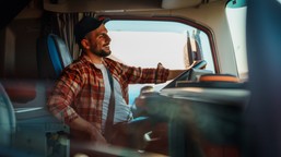 ile zarabia kierowca ciężarówki w polsce? wynagrodzenia netto i braki