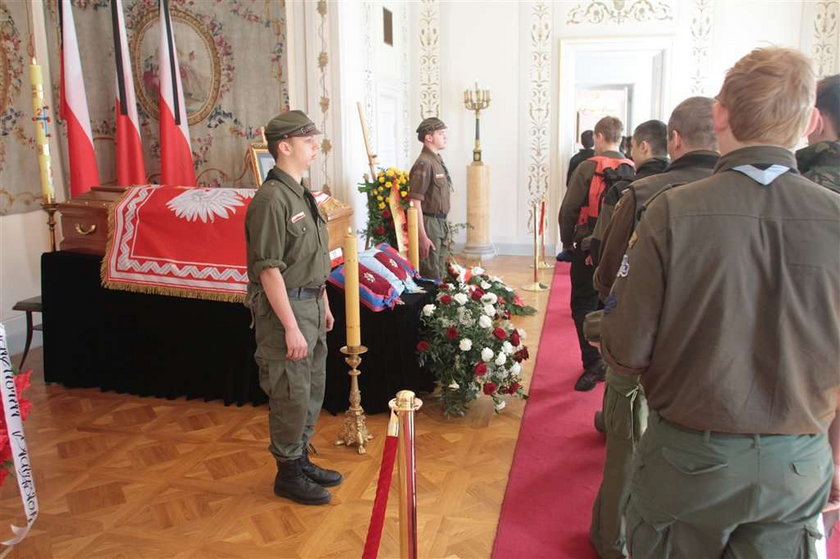 Belweder, prezydenk Kaczorowski, trumna, żałoba, Warszawa, katastrofa, śmierć prezydenta, Lech Kaczyński, msza