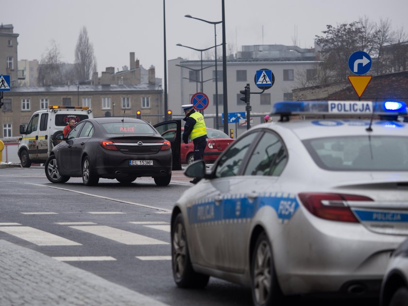 Na drogach, chodnikach szklanka. Pogotowie w Łodzi przeżywa oblężenie