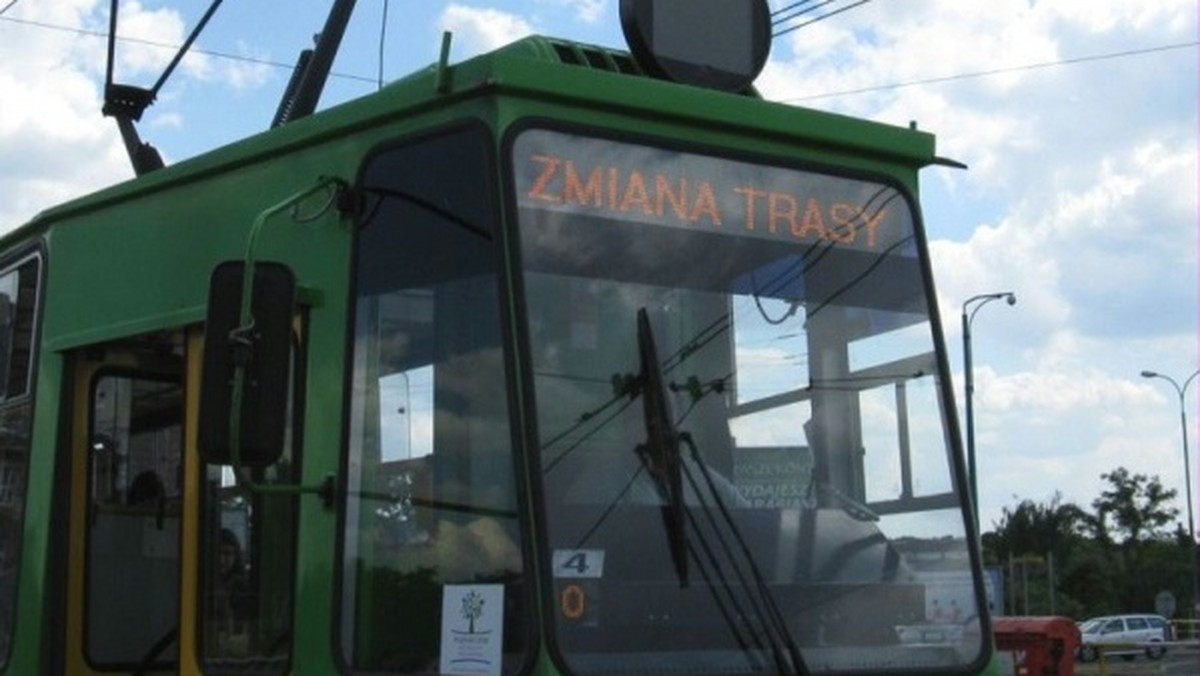 W poniedziałek MPK rozpocznie prace torowe w ciągu ulicy Wierzbięcice. Zmienioną trasą pojadą tramwaje linii nr 10 - informuje portal mmpoznan.pl.