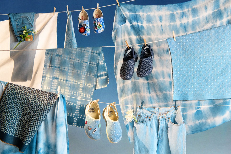 A Levi's és Crocs kollaboráció három különleges papucsot jelent