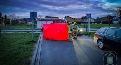 O świcie dokonali makabrycznego odkrycia. Na osiedlowej drodze leżał martwy żołnierz. Tajemnicza tragedia w Witkowie