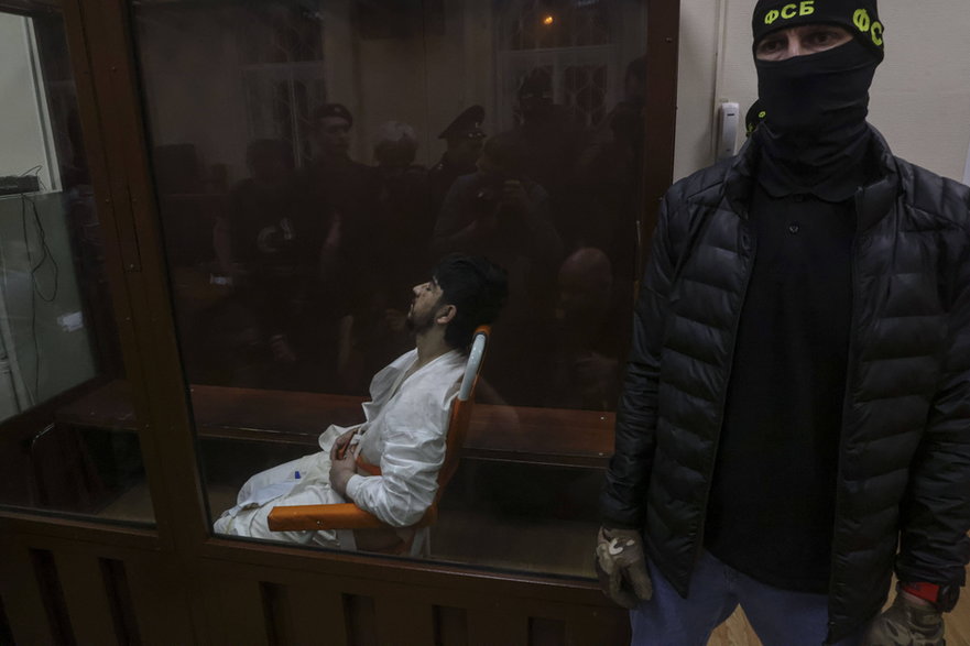 Poturbowany Muhammadsobir Faizow przed sądem w Moskwie, 24 marca br.