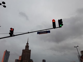 'Przepraszamy za utrudnienia, mamy rząd do obalenia'. Strajk Kobiet manifestował w Warszawie i innych miastach