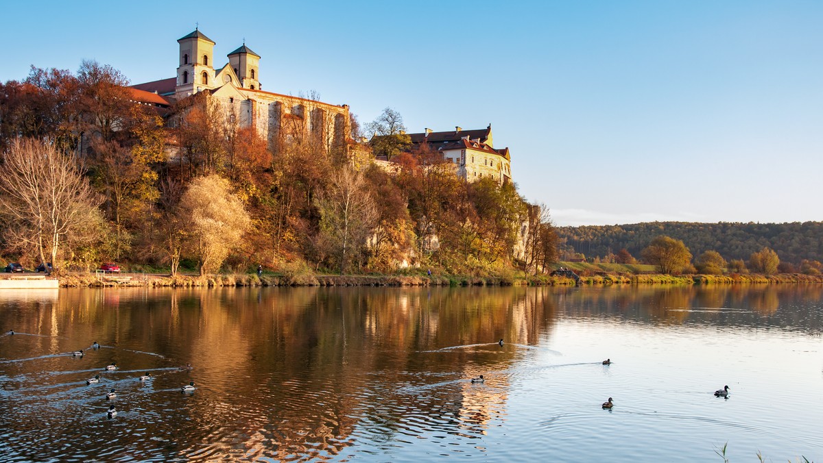 Tyniec: zakonnik z zarzutami obcowania płciowego z małoletnią