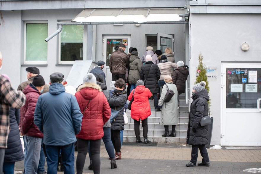 Miejskie Centrum Mdyczne Górna Kolejka do rejestracji na szczepienia Rzgowska 170