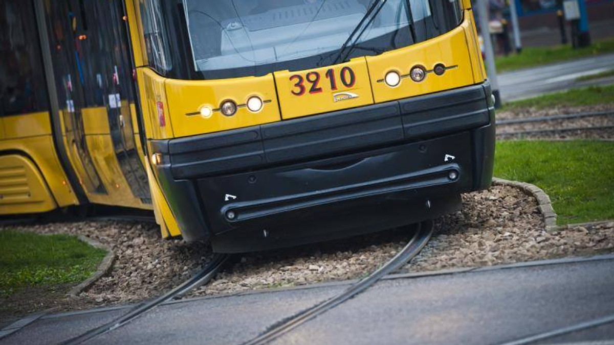 Trasa linii tramwajowej na Gocław ma przebiegać od al. Waszyngtona wzdłuż ul. Bora Komorowskiego do pętli w okolicy Trasy Siekierkowskiej. Wartość inwestycji to 396 mln zł, z czego 62 mln zł to dofinansowane z funduszy Unii Europejskiej.