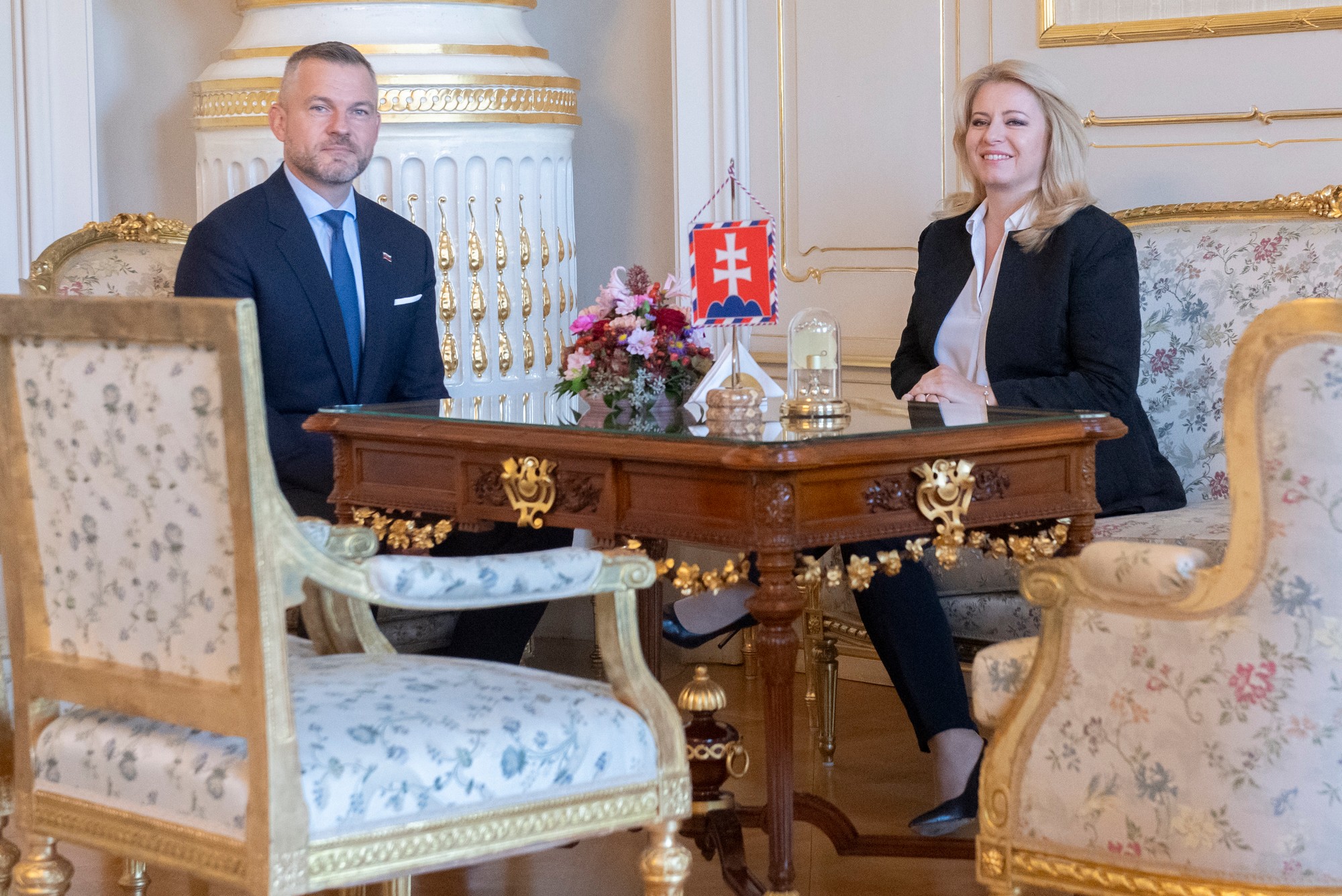 Prezidentka Zuzana Čaputová a predseda strany Hlas - SD Peter Pellegrini počas prijatia 3. októbra 2023 v Prezidentskom paláci.