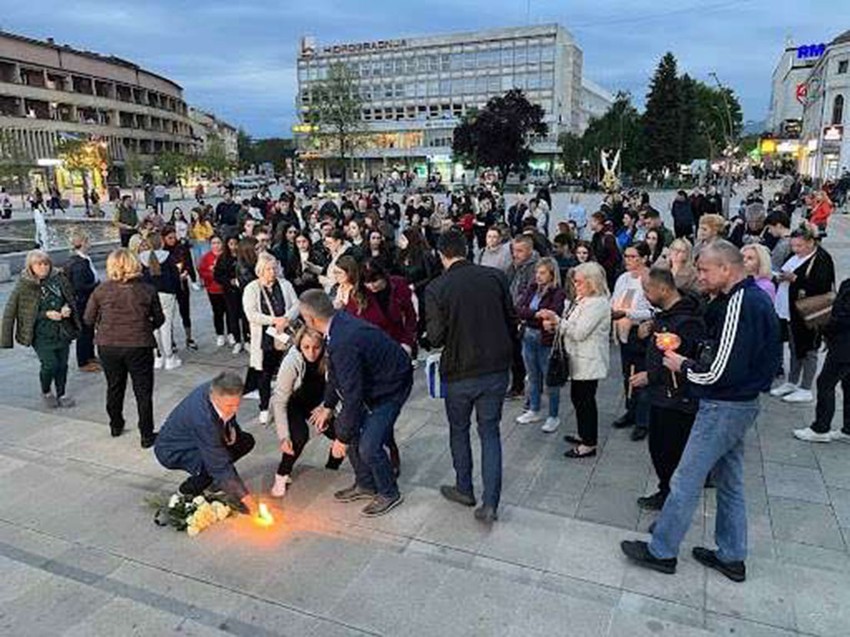 Okupljanje na Gradskom trgu u Čačku