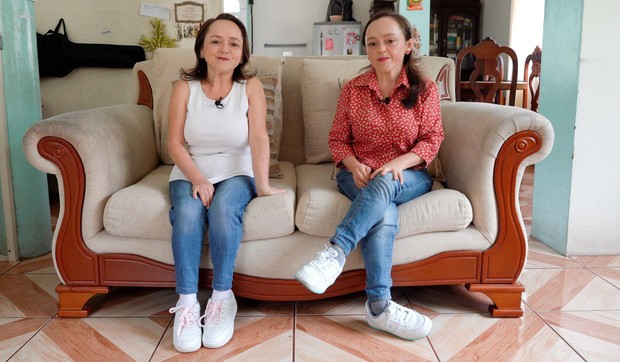 Bliznakinje Marija Luiza i Marija del Sisne kažu da im je uzajamna podrška pomogla da se izbore sa teškoćama zbog niskog rasta | Foto: JORGE PEREZ/BBC