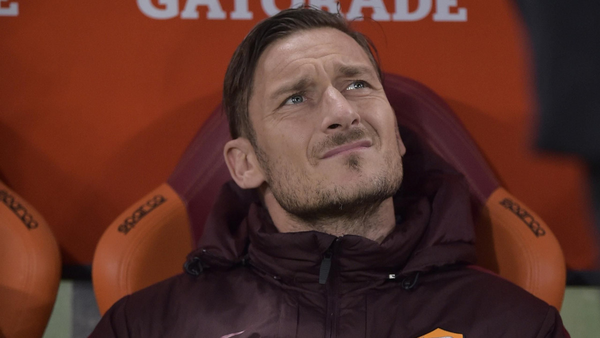 Choć Francesco Totti ma już 39 lat, a obecnie nie może liczyć na regularne występy w swoim macierzystym klubie AS Romie, to nie chce kończyć piłkarskiej kariery. Kontrakt napastnika wygasa w czerwcu tego roku i nie zostanie przedłużony, ale Totti nie ma zamiaru rozpaczać i zastanawia się nad grą w amerykańskiej Major League Soccer.